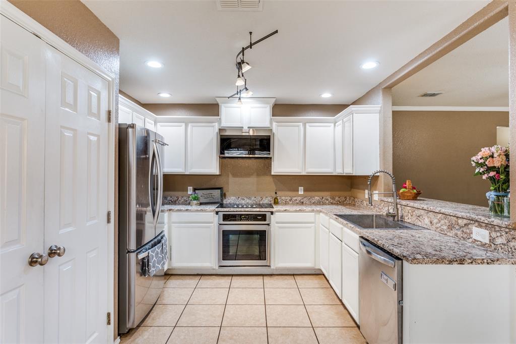 221 Rose Avenue - Photo 10