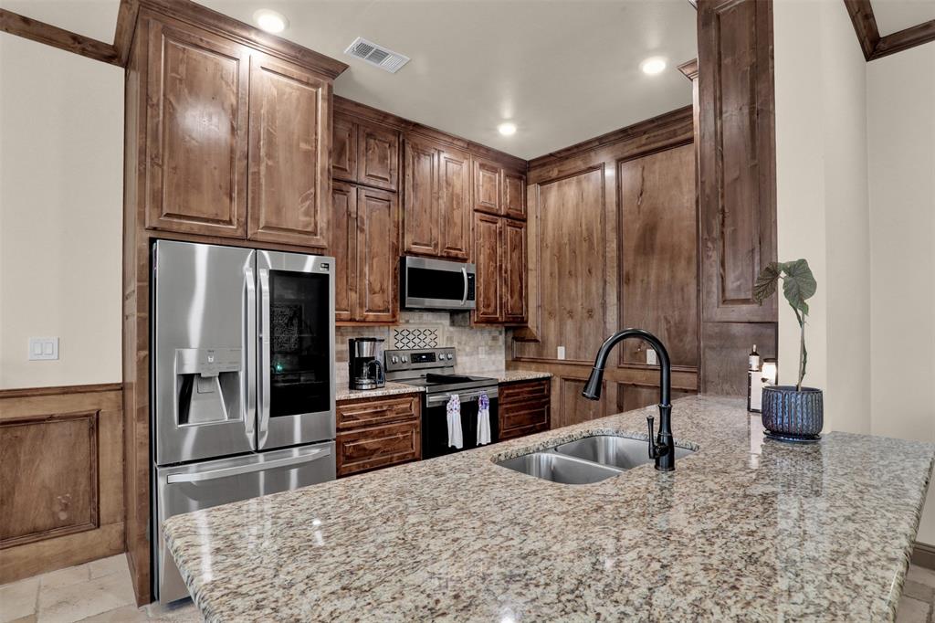 231 Orduna Street - Photo 2