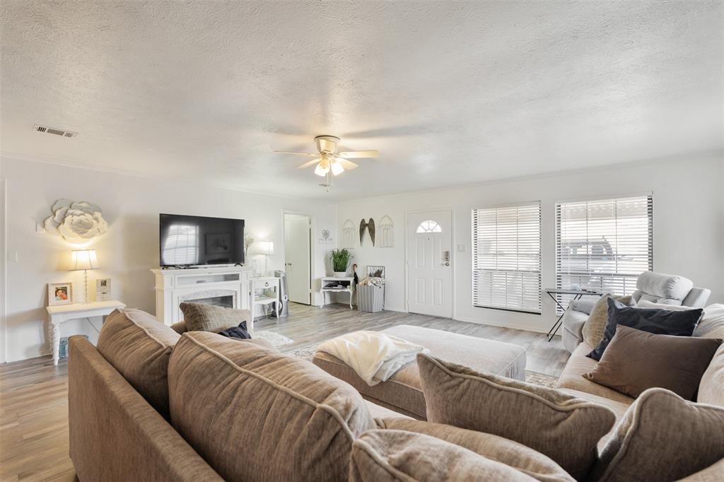 201 Colonial Circle - Photo 20
