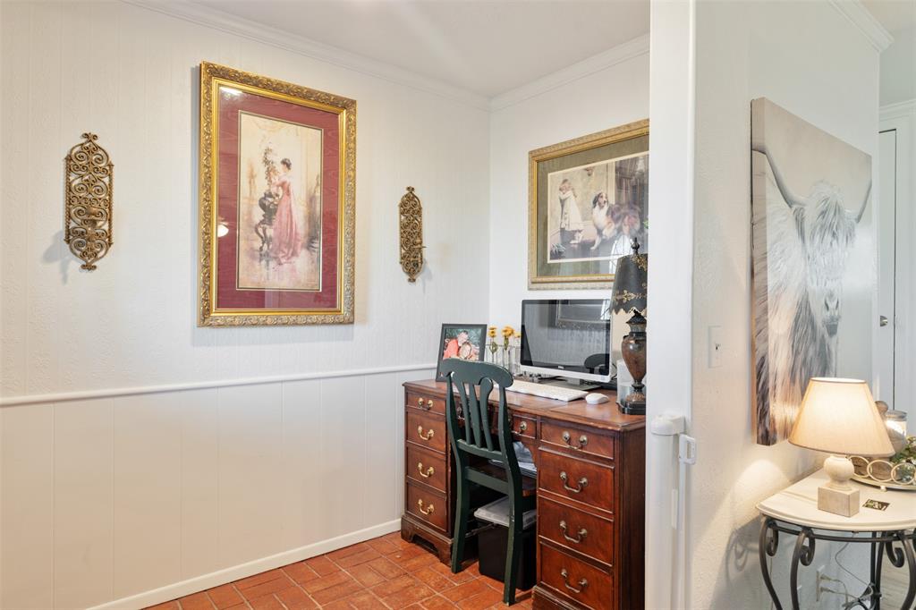 201 Colonial Circle - Photo 5