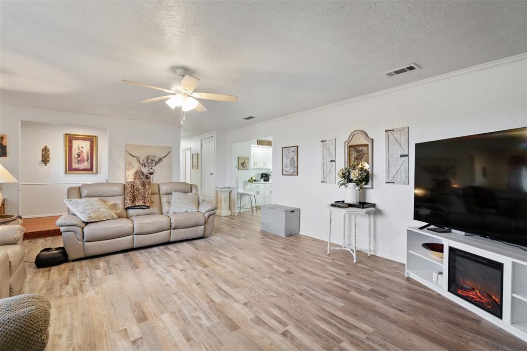 201 Colonial Circle - Photo 6
