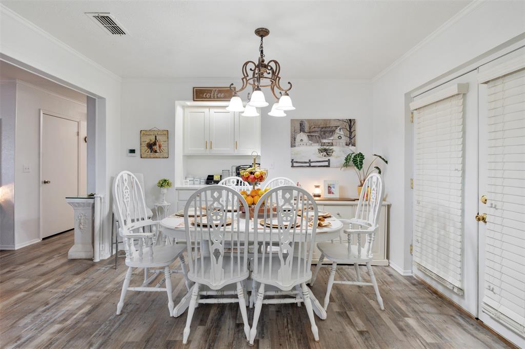 201 Colonial Circle - Photo 7