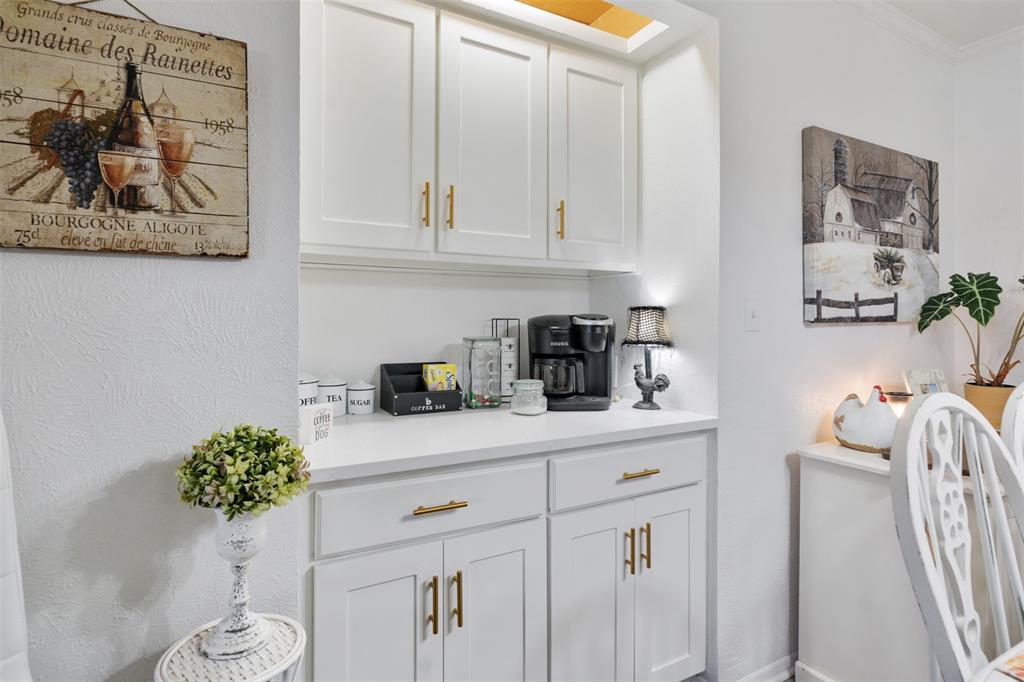 201 Colonial Circle - Photo 8