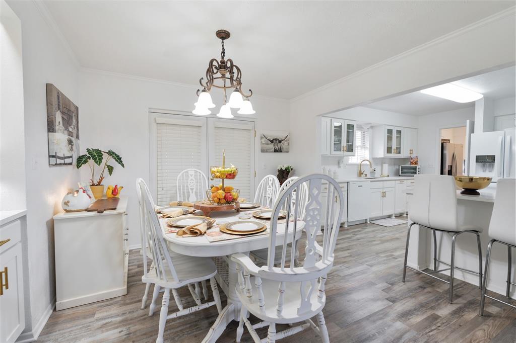 201 Colonial Circle - Photo 9