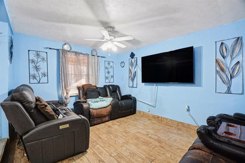 1615 Barlow Avenue - Photo 2