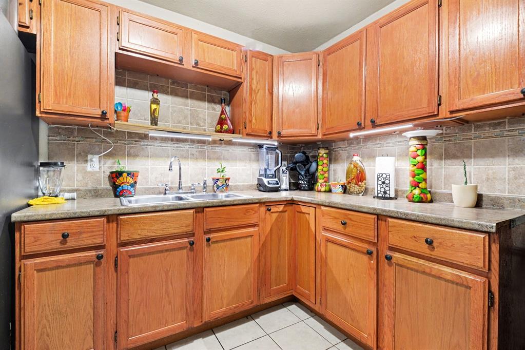 1615 Barlow Avenue - Photo 6