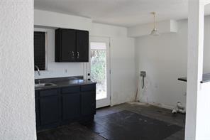 525 W Hickory Street - Photo 4