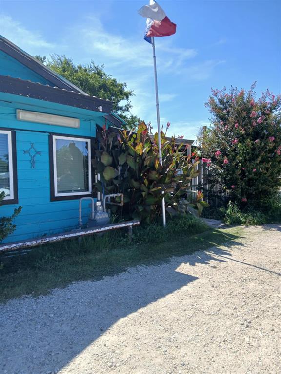 601 S COMMERCIAL Avenue - Photo 2
