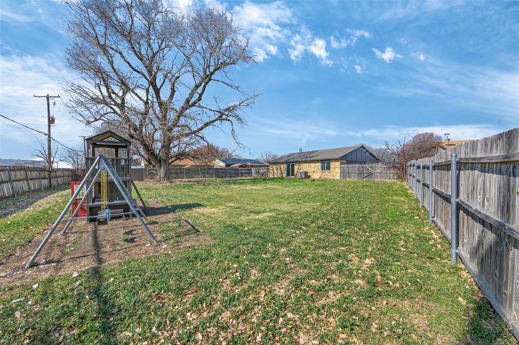2308 Foxglen Court - Photo 22