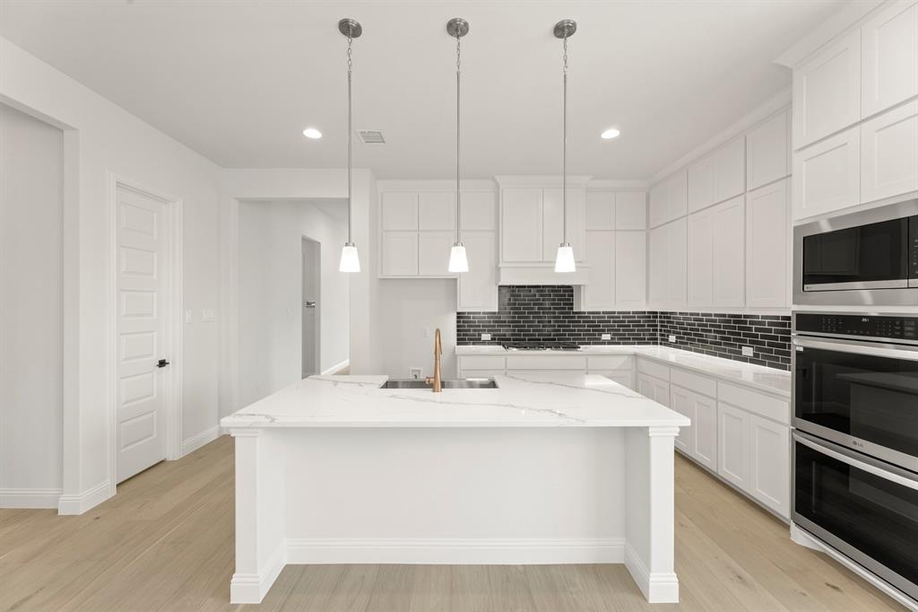 8505 Watersway Drive - Photo 2