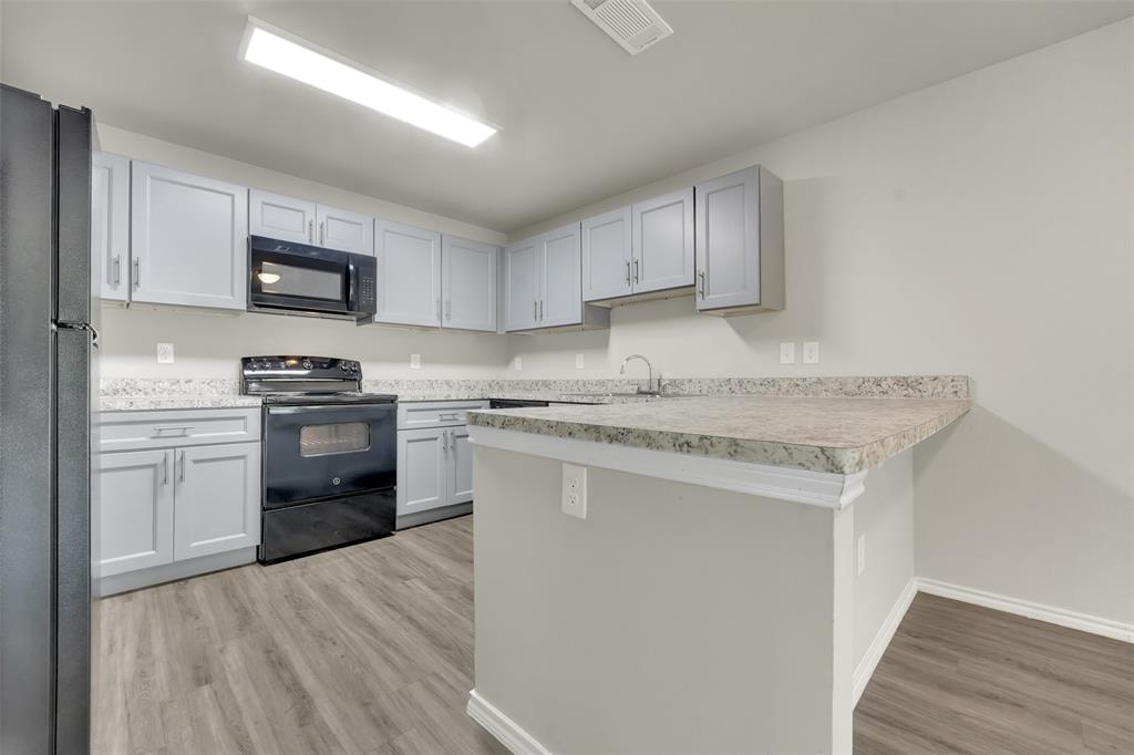 6108 Abrams Road - Photo 3
