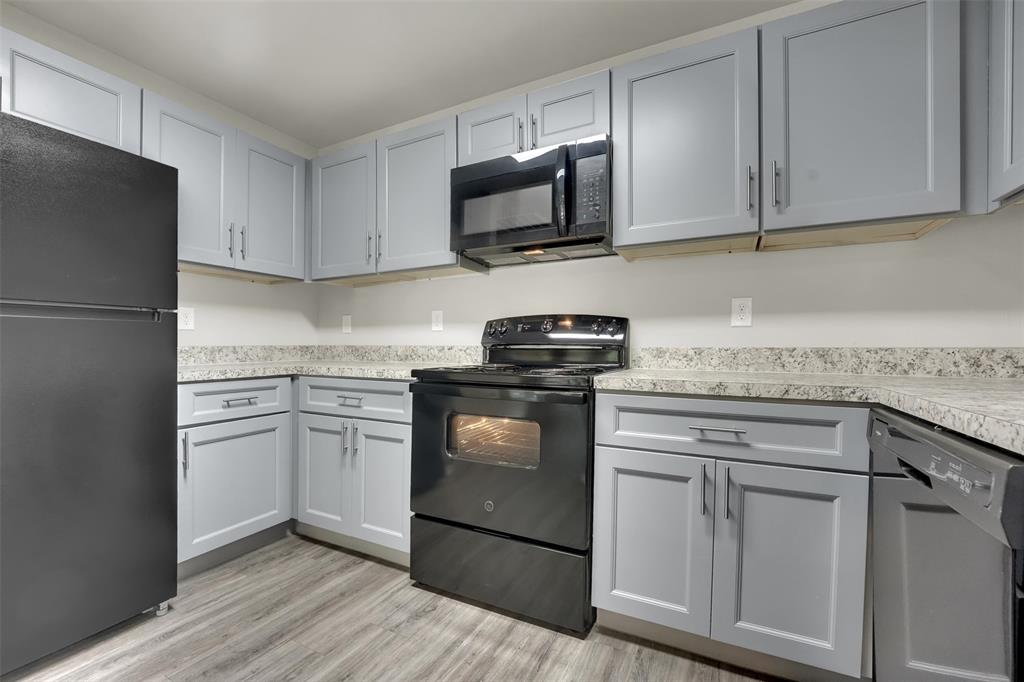 6108 Abrams Road - Photo 4