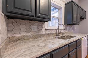 324 E Pace Street - Photo 13