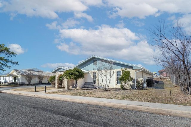 305 W Dallas Street
