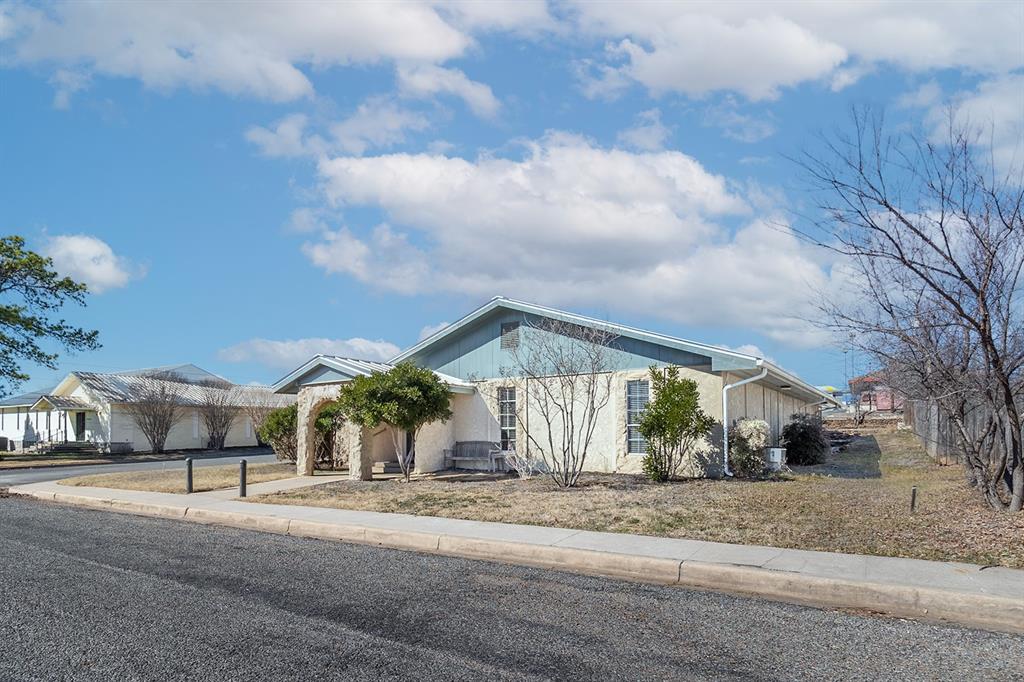 305 W Dallas Street - Photo 1