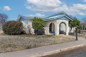 305 W Dallas Street - Photo 2