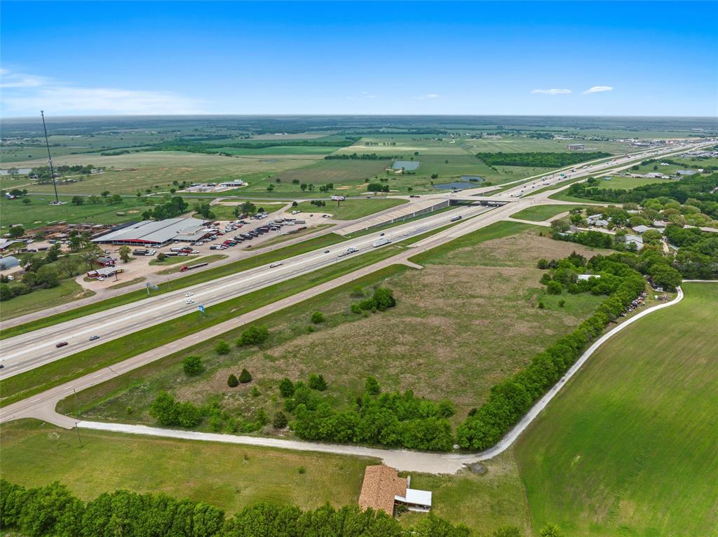 20694 N Interstate 35 - Photo 4