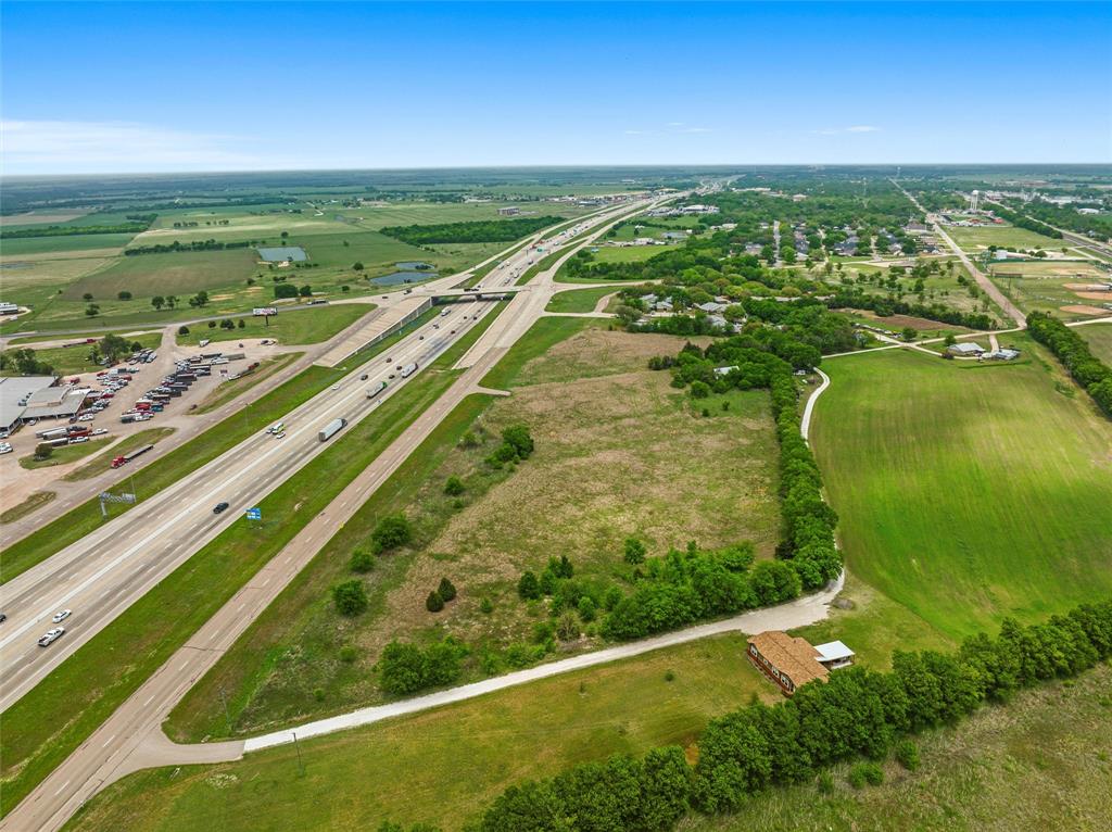 20694 N Interstate 35 - Photo 5