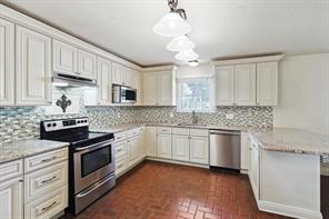 1005 Hopkins Drive - Photo 11