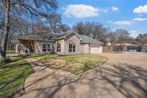 117 Lost Oaks Drive - Photo 2