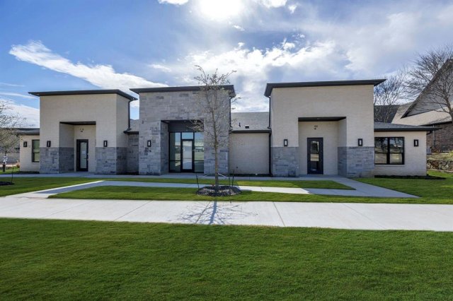 1701 Fountainview Drive