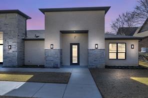 1701 Fountainview Drive - Photo 2
