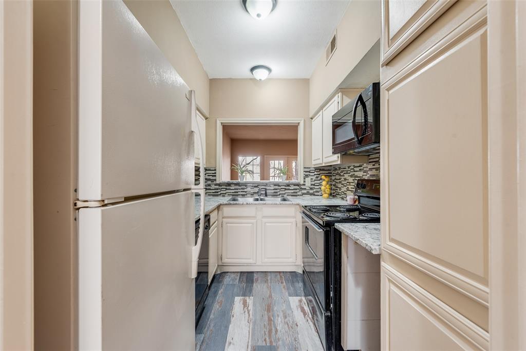 9801 Royal Lane - Photo 11