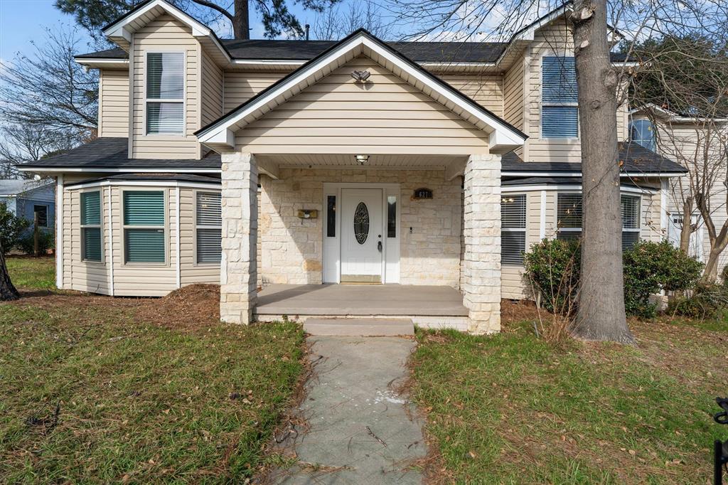 627 W 2nd Street - Photo 1