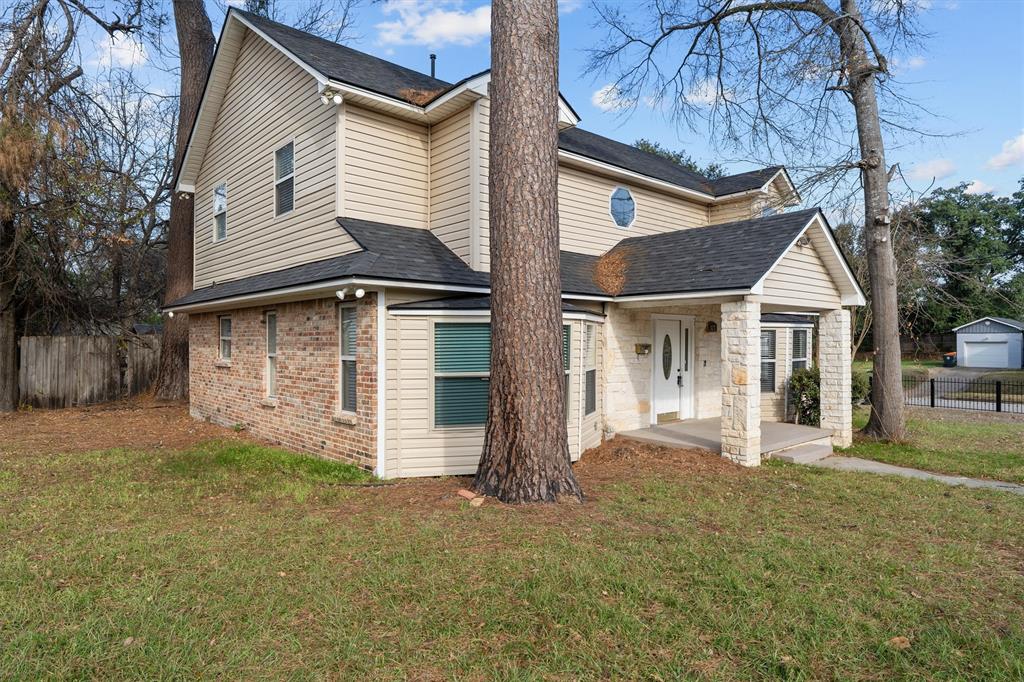 627 W 2nd Street - Photo 2