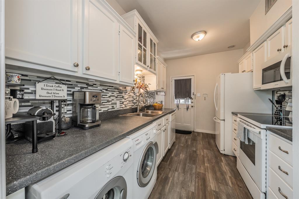 4415 Bellaire Drive S - Photo 6