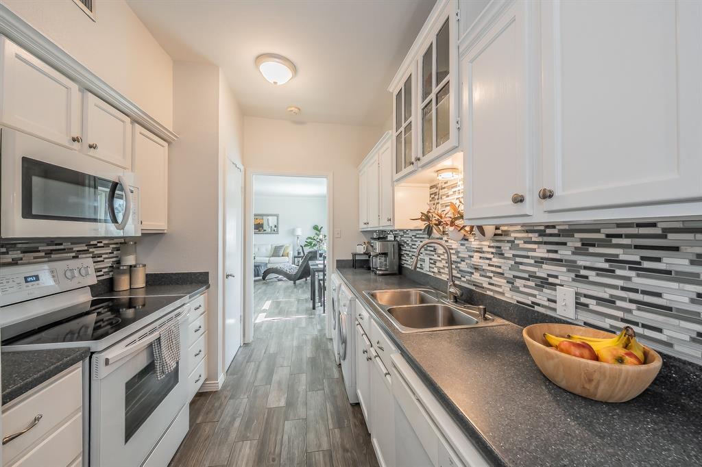 4415 Bellaire Drive S - Photo 8