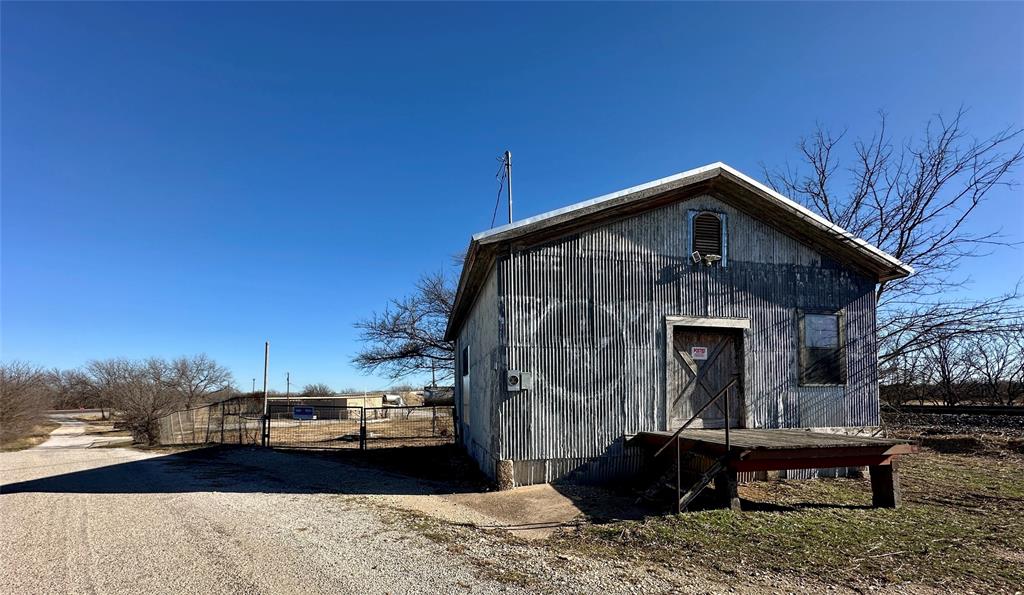 608 E College Street - Photo 1