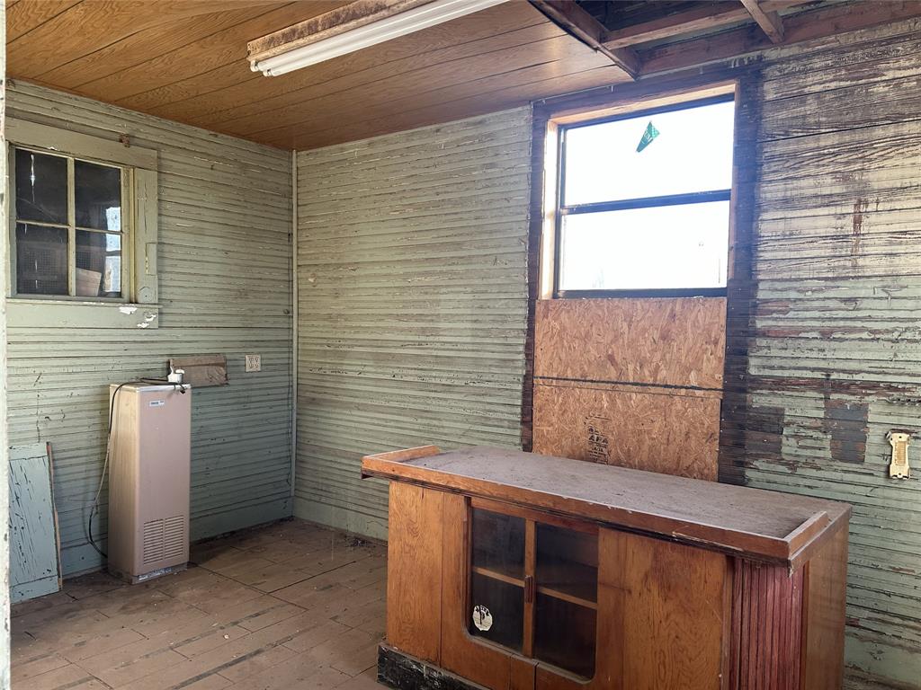 608 E College Street - Photo 11