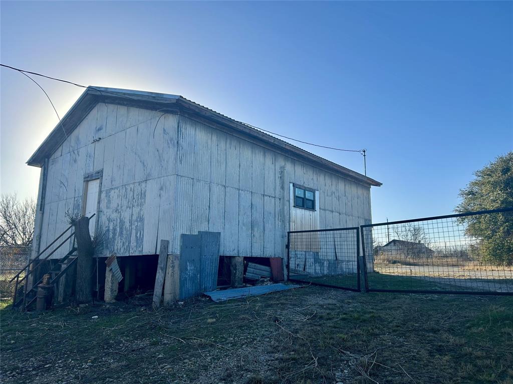 608 E College Street - Photo 18