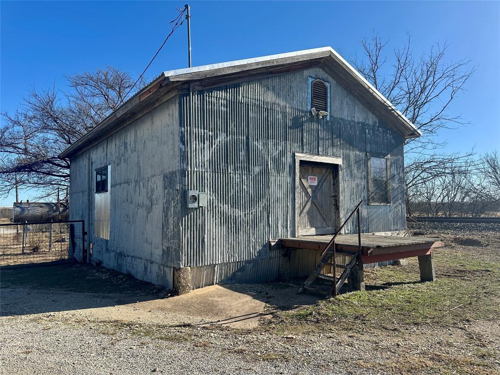 608 E College Street - Photo 2