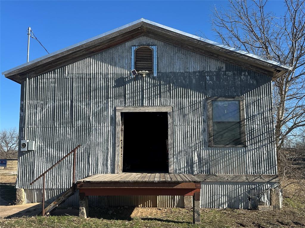 608 E College Street - Photo 3