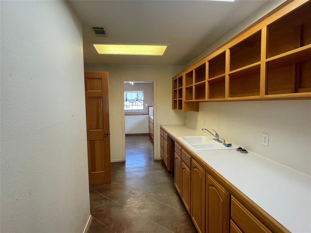 1312 N US Highway 281 - Photo 10