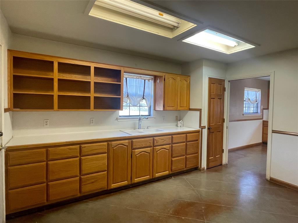 1312 N US Highway 281 - Photo 11