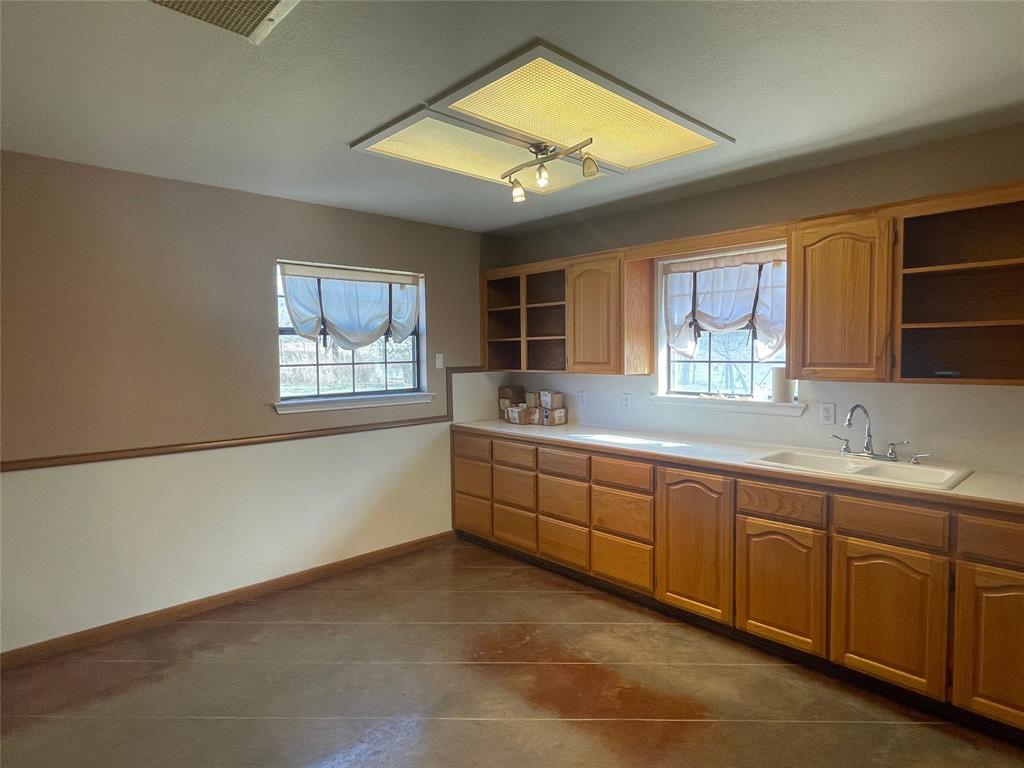 1312 N US Highway 281 - Photo 12