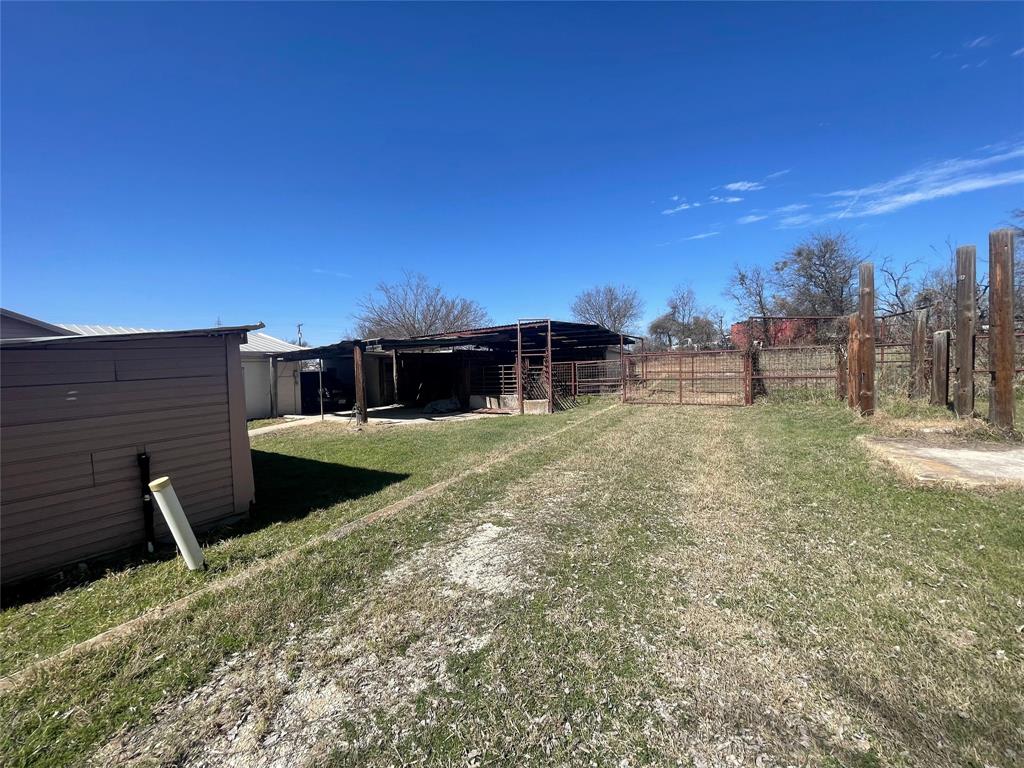 1312 N US Highway 281 - Photo 19