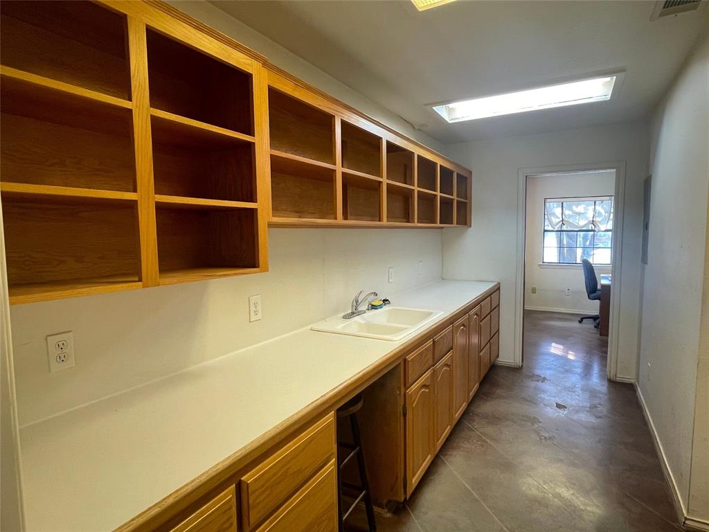 1312 N US Highway 281 - Photo 9