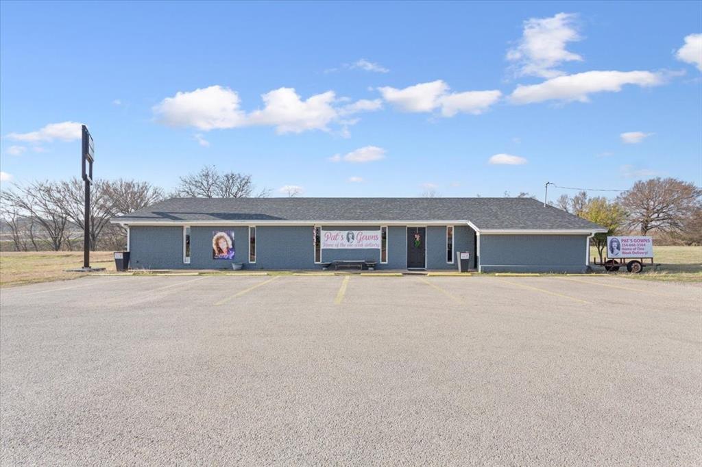 6398 S IH 35 - Photo 1