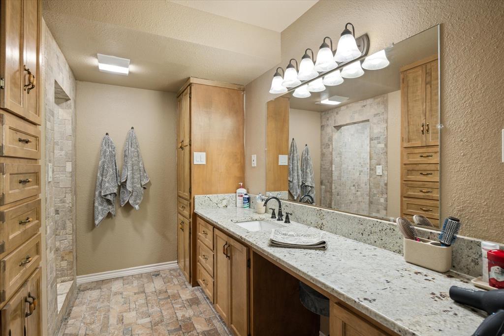2720 N US 377 - Photo 21