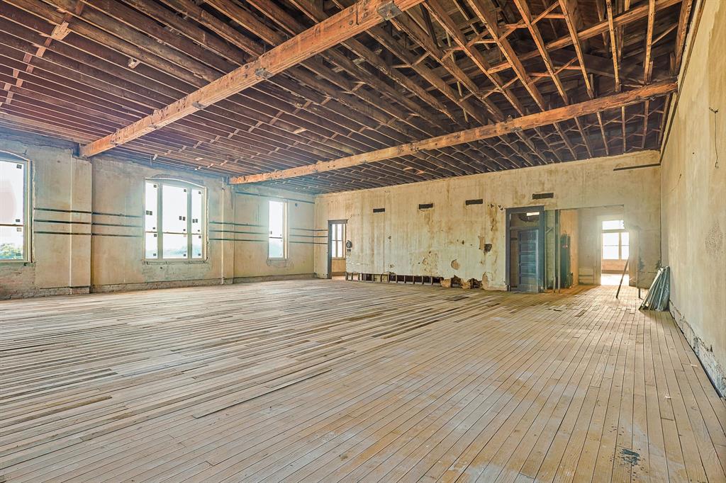125 S Waco Street - Photo 2