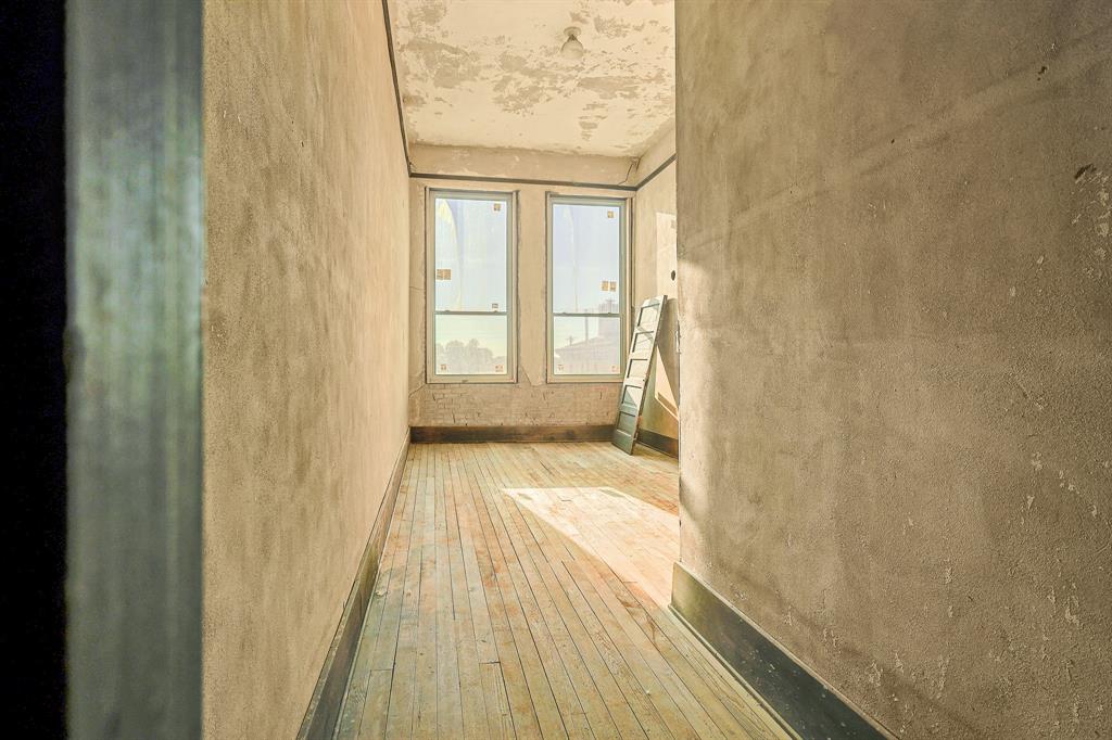 125 S Waco Street - Photo 27