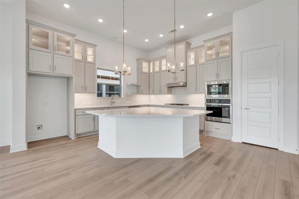 7829 Pondview Lane - Photo 10