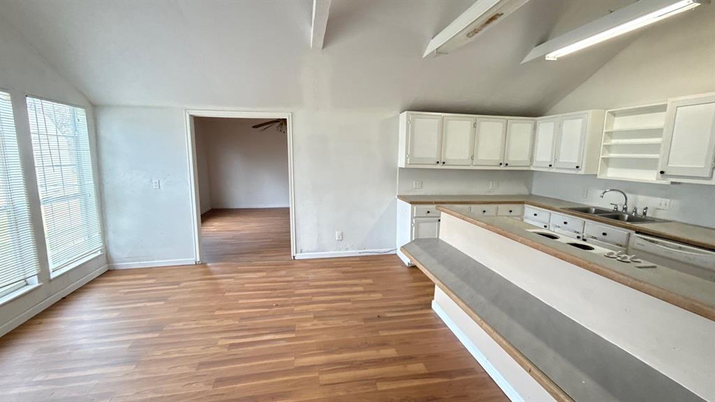 201 E Hubbard Street - Photo 11