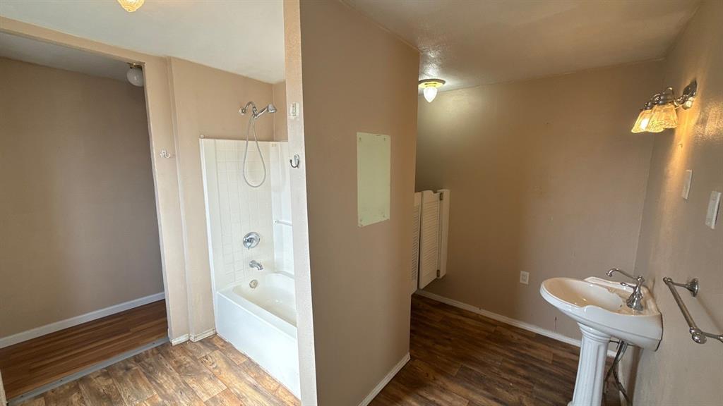 201 E Hubbard Street - Photo 15