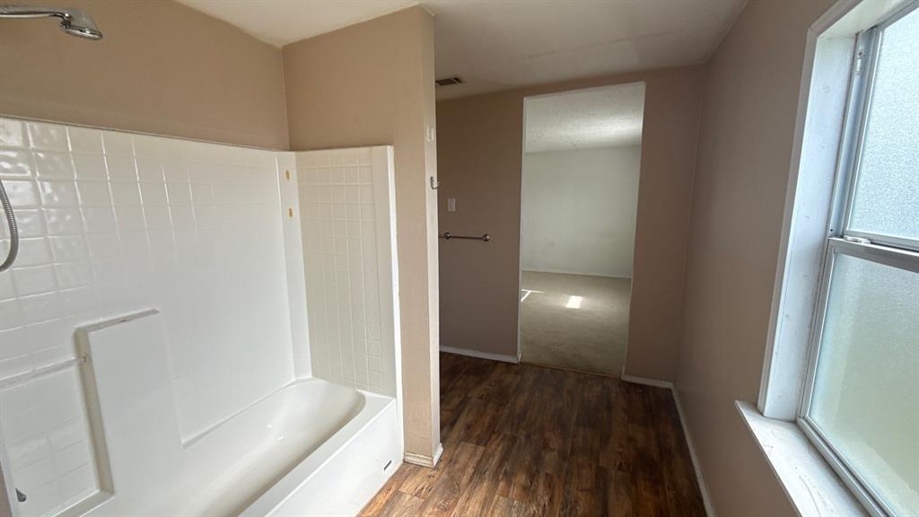 201 E Hubbard Street - Photo 16