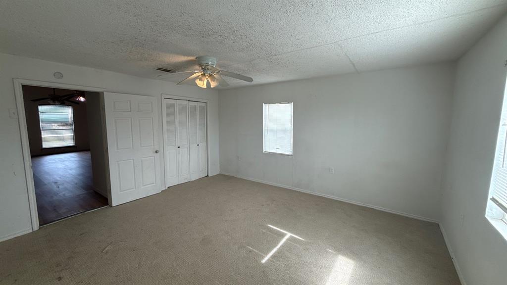 201 E Hubbard Street - Photo 17